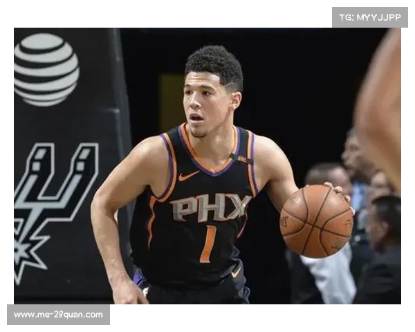 布克引领菲尼克斯太阳重生年青风暴勇敢挑战NBA顶尖球队 布克引领菲尼克斯太阳重生年青风暴勇敢挑战NBA顶尖球队